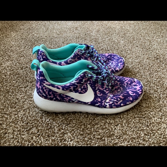 Women’s Size 7 shoe - Picture 3 of 3